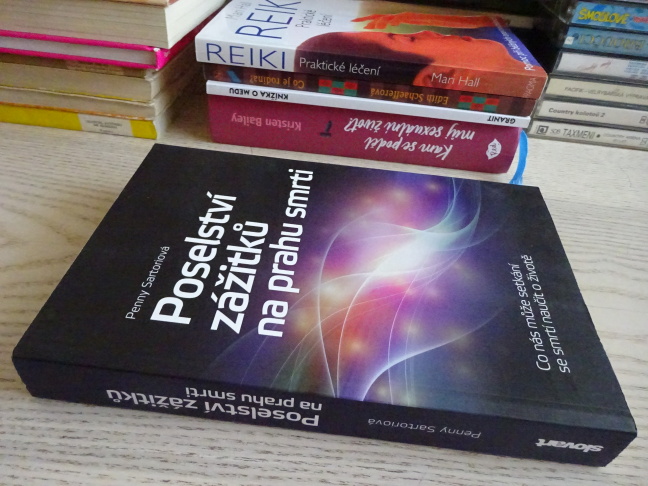 POSELSTVÍ ZÁŽITKŮ NA PRAHU SMRTI, PENNY SARTORIOVÁ, **an