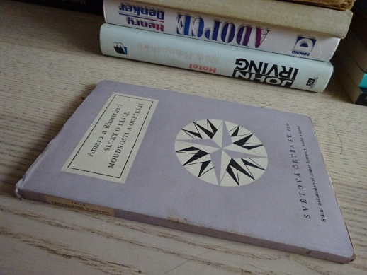 SLOKY O LÁSCE, MOUDROSTI A ODŘÍKÁNÍ, AMARU A BHARTRHARI, **an