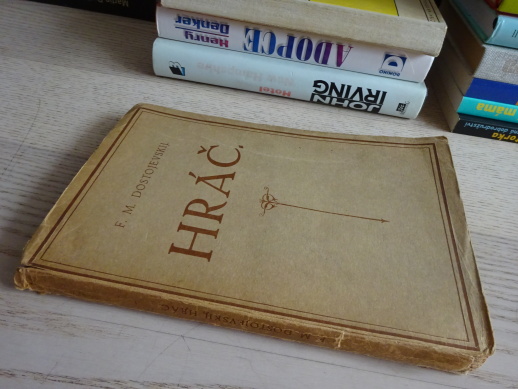 HRÁČ, F. M. DOSTOJEVSKIJ, **an