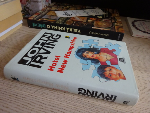 HOTEL NEW HAMPSHIRE, JOHN IRVING,**an
