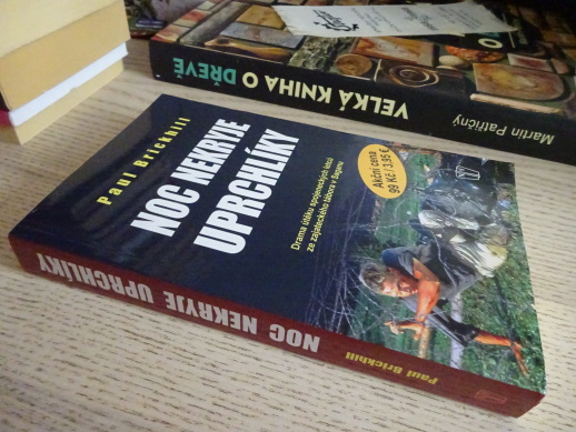 NOC NEKRYJE UPRCHLÍKY, PAUL BRICKHILL, **an