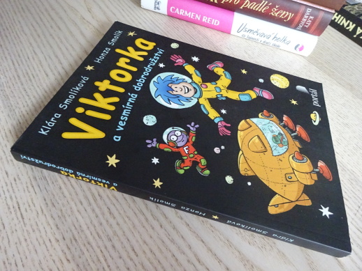 VIKTORKA A VESMÍRNÁ DOBRODRUŽSTVÍ, KLÁRA SMOLÍKOVÁ, HONZA SMOLÍK, **an