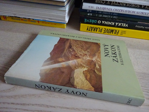 BIBLE, NOVÝ ZÁKON S ILUSTRACEMI, **an