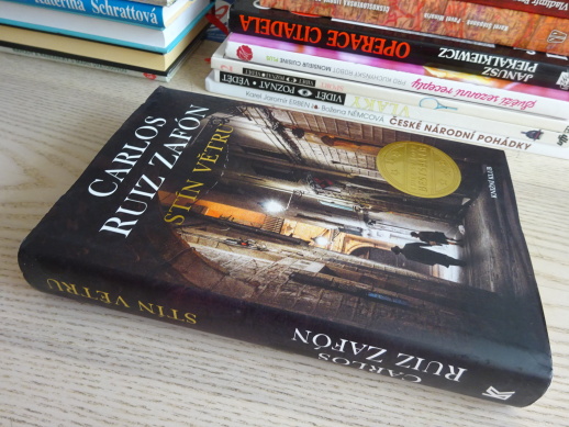 STÍN VĚTRU, CARLOS RUIZ ZAFÓN, **an
