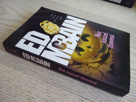 NOC KOUZEL ZBAVENÁ, ED MCBAIN, **an