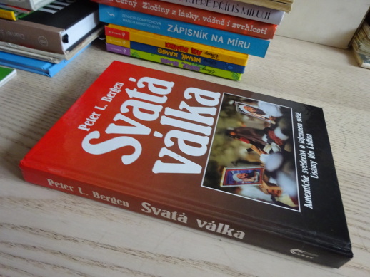 SVATÁ VÁLKA, PETER L. BERGEN, **an