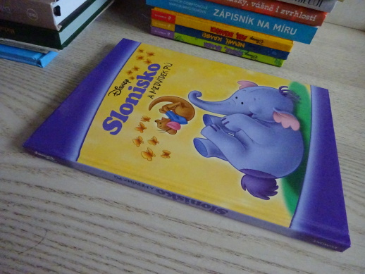 SLONISKO A MEDVÍDEK PÚ, WALT DISNEY, **an