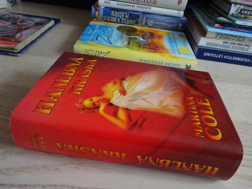 HANEBNÁ KRÁSKA, MARTINA COLE, **an