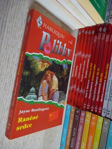 RANĚNÉ SRDCE, JAYNE BAULINGOVÁ, **an