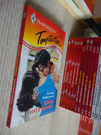 ČERNÁ OVCE RODINY, CAROLYN ANDREWSOVÁ, **an