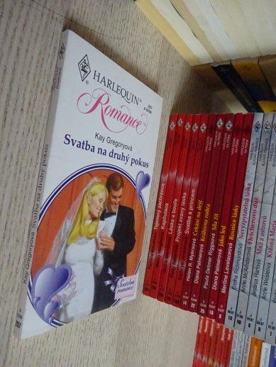 SVATBA NA DRUHÝ POKUS, KAY GREGORYOVÁ, **an