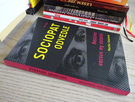 SOCIOPAT ODVEDLE, BEZCITNÍ VERSUS MY OSTATNÍ, MARTHA STOUTOVÁ, **an