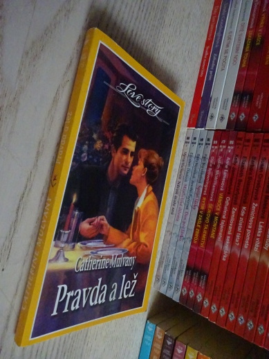 PRAVDA A LEŽ, CATHERINE MULVANY, **an