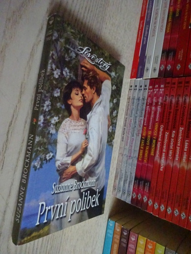PRVNÍ POLIBEK, SUZANNE BROCKMANN, **an