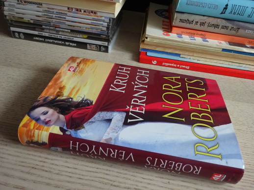 KRUH VĚRNÝCH, NORA ROBERTSOVÁ, **an