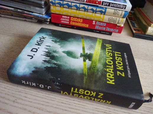 KRÁLOVSTVÍ Z KOSTÍ, J. D. KIRK, **an