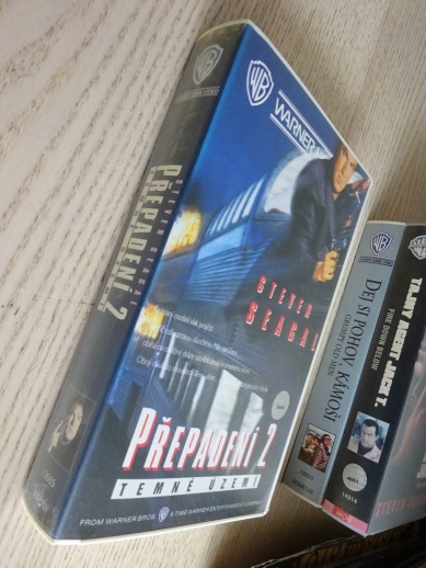 PŘEPADENÍ 2: TEMNÉ ÚZEMÍ, VHS