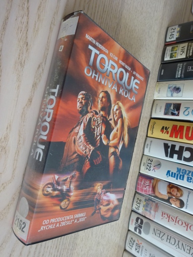 TORQUE, OHNIVÁ KOLA, VHS VIDEOKAZETA