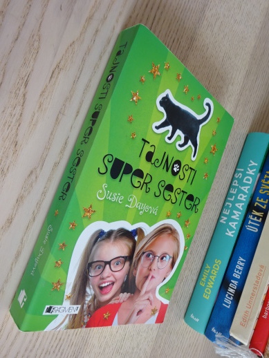 TAJNOSTI SUPER SESTER, SUSIE DAYOVÁ, **an