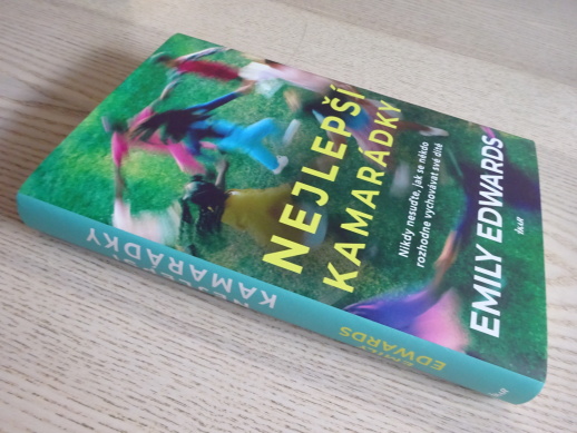 NEJLEPŠÍ KAMARÁDKY, EMILY EDWARDS, **an