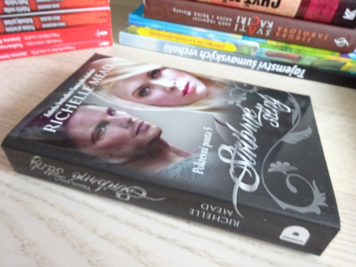 STŘÍBRNÉ STÍNY, RICHELLE MEAD