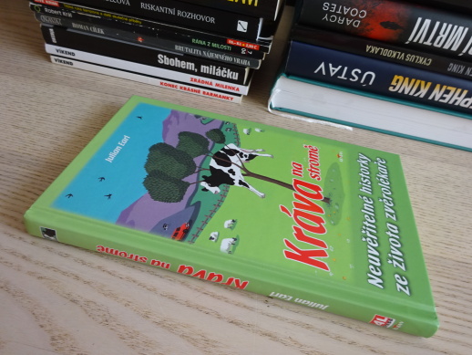 KRÁVA NA STROMĚ, NEUVĚŘITELNÉ HISTORKY ZE ŽIVOTA ZVĚROLÉKAŘE, JULIAN EARL, **an