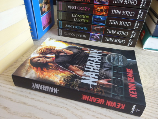 NAHRANÝ, KEVIN HEARNE, **an