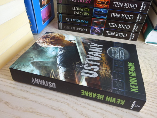UŠTVANÝ, KEVIN HEARNE, **an
