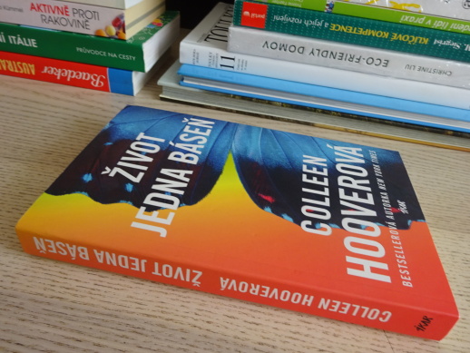 ŽIVOT JEDNA BÁSEŇ, COLLEEN HOOVEROVÁ, **an