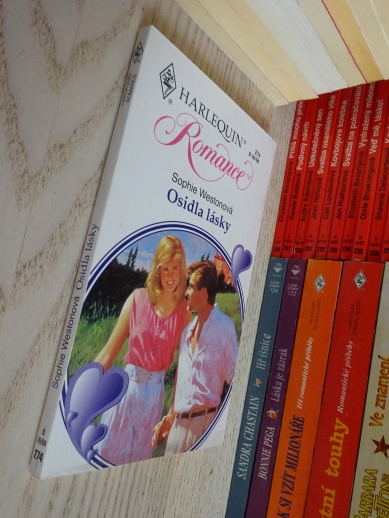 OSIDLA LÁSKY, SOPHIE WESTONOVÁ, **an