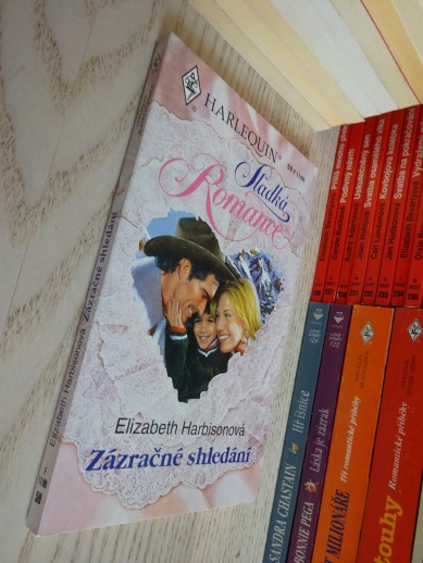 ZÁZRAČNÉ SHLEDÁNÍ, ELIZABETH HARBISONOVÁ, **an