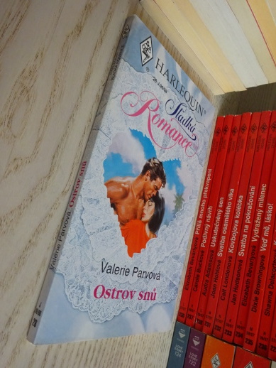 OSTROV SNŮ, VALERIE PARVOVÁ, **an