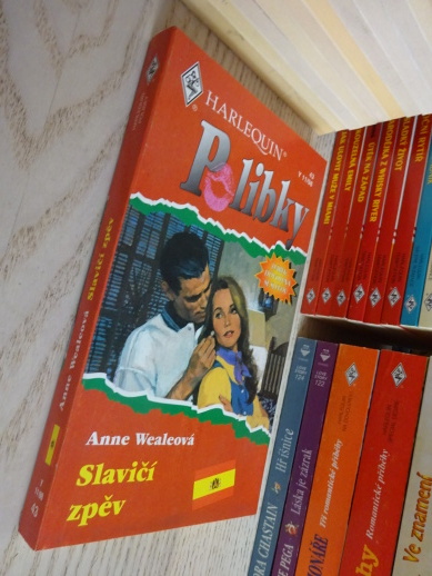 SLAVIČÍ ZPĚV, ANNE WEALEOVÁ, **an