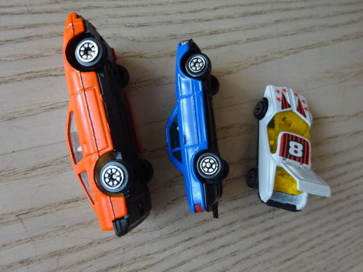 ZÁVODNÍ AUTOMOBIL 1/70, AUTÍČKO, HRAČKA, 3 KUSY