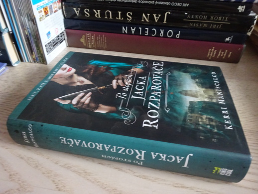 PO STOPÁCH JACKA ROZPAROVAČE, KERRI MANISCALCO, **an