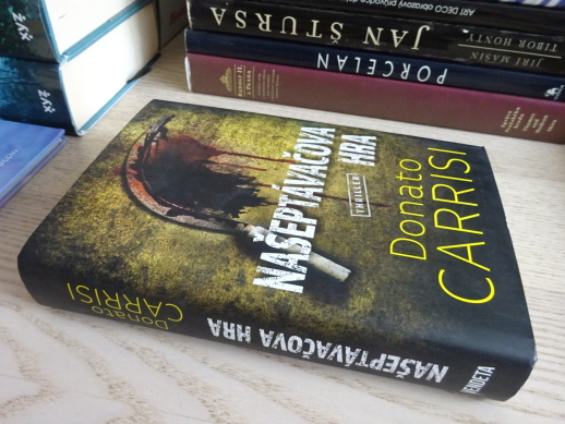 NAŠEPTÁVAČOVA HRA, DONATO CARRISI, **an