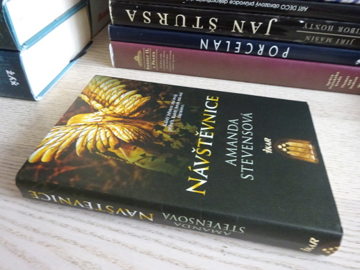 NÁVŠTĚVNICE, AMANDA STEVENSOVÁ, **an