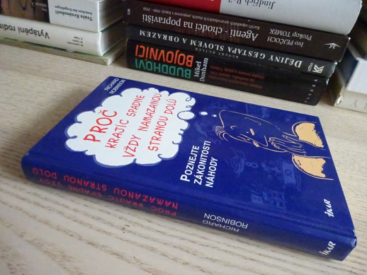 PROČ KRAJÍC SPADNE VŽDY NAMAZANOU STRANOU DOLŮ, RICHARD ROBINSON, **an