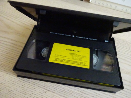 ANDĚLSKÉ OČI, VHS VIDEOKAZETA