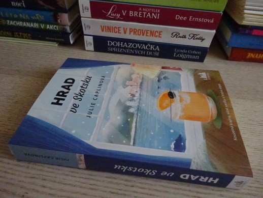 HRAD VE SKOTSKU, JULIE CAPLINOVÁ, **an