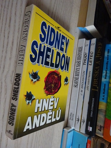 HNĚV ANDĚLŮ, SIDNEY SHELDON, **an