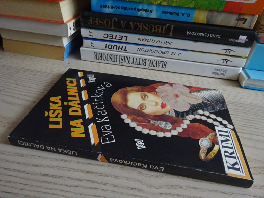LIŠKA NA DÁLNICI, EVA KAČÍRKOVÁ, **an