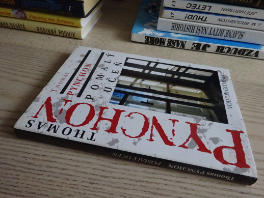 POMALÝ UČEŇ, THOMAS PYNCHON, **an