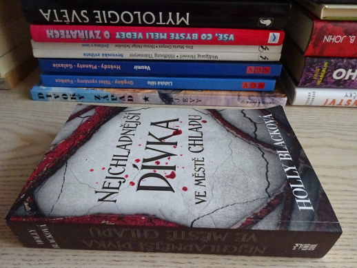 NEJCHLADNĚJŠÍ DÍVKA VE MĚSTĚ CHLADU, HOLLY BLACKOVÁ, **an