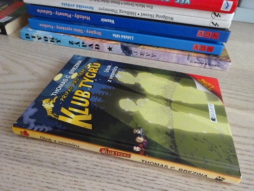 KLUB TYGRŮ, THOMAS BREZINA, UKRADENÝ VYNÁLEZ, BEZ LUPY, **an