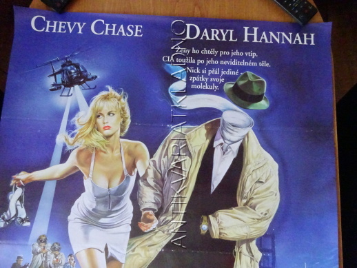 NEVIDITELNÝ NA ÚTĚKU, CHEVY CHASE, DARYL HANNAH, ILUSTRACE: CASARO, PLAKÁT 8C