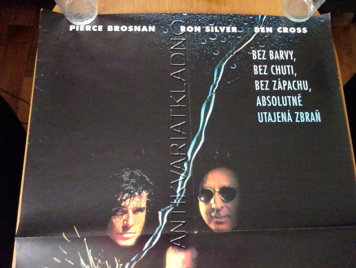 EXPLOZE, PIERCE BROSNAN, BEN CROSS, PLAKÁT 3T