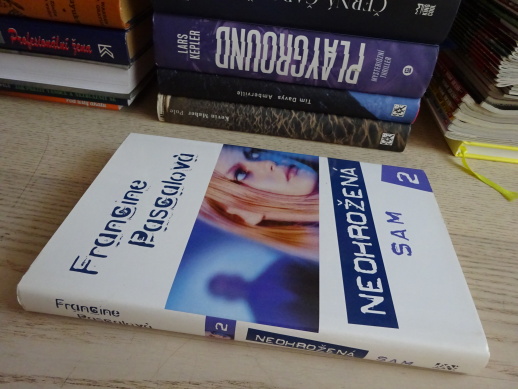 NEOHROŽENÁ SAM 2, FRANCINE PASCALOVÁ, **an