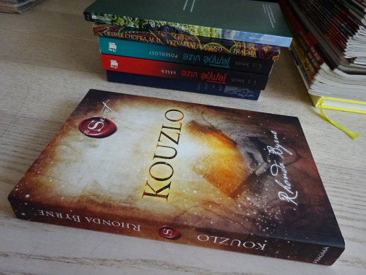SECRET KOUZLO, RHONDA BYRNE, **an