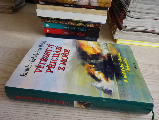VÍTĚZSTVÍ PŘICHÁZÍ Z MOŘE, IVAN HRBEK, JAROSLAV HRBEK, **an